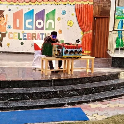 For a touch of old-school charm, I offer a vintage bioscope rental. This classic attraction is a wonderful way to entertain guests and provides a unique photo opportunity for school functions, corporate family days, and themed parties.