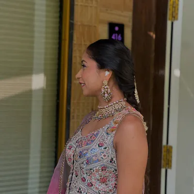 A simple and elegant side-swept braid for a wedding guest. This style keeps hair neatly away from the face while still looking soft and beautiful.