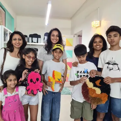 It was a full house of creativity with this wonderful family! It's so rewarding to see multiple generations bonding over art and leaving with their own handmade rugs.