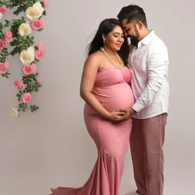 The sweetest kind of love. This pose is all about the tenderness and affection between partners, with a soft floral backdrop adding to the romance.