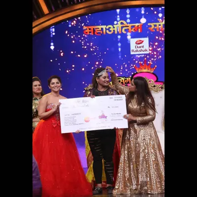 Empowered women empower women. Being crowned by Sonalee Kulkarni and RJ Malishka on the 'Dancing Queen' stage was an honor and a moment of immense gratitude.