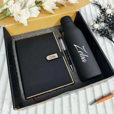 A classic corporate gift set in black. This hamper includes a personalized diary with a carbon-fiber texture and a matching name-engraved water bottle.