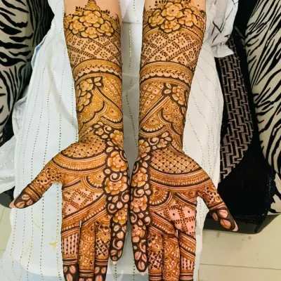 This design is perfect for someone who loves floral patterns. It features blooming flowers on the palms and delicate leafy vines that extend up the arms, creating a soft and romantic look.