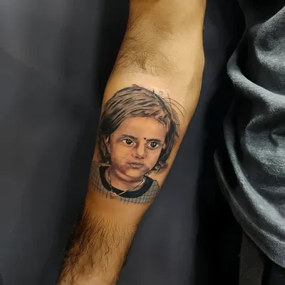 A close-up of the realistic child portrait tattoo. Capturing the expression in the eyes is key to bringing a portrait to life, and it's the part of the process I focus on the most.