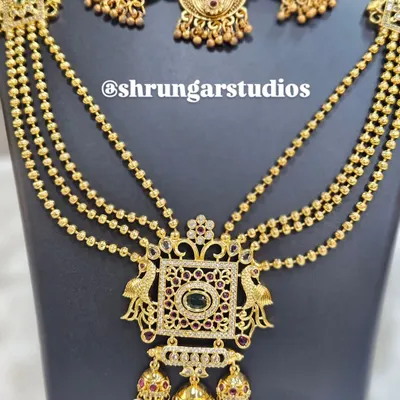 Unique caption for media id 15 describing the specific jewellery and look.