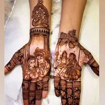 A divine combination for any festival, this design features Radha and Krishna on one hand and Shiv and Parvati on the other. It's a testament to intricate portraiture and storytelling.