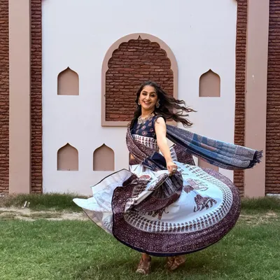 Twirling into Garba season! There's nothing like the flow of a beautiful lehenga during a Garba dance. This shot captures the vibrant and joyful spirit of our festive workshops.