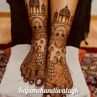 A matching set of hand and feet mehendi. The feet feature the same palace domes and peacock motifs as the hands, creating a cohesive and royal look.