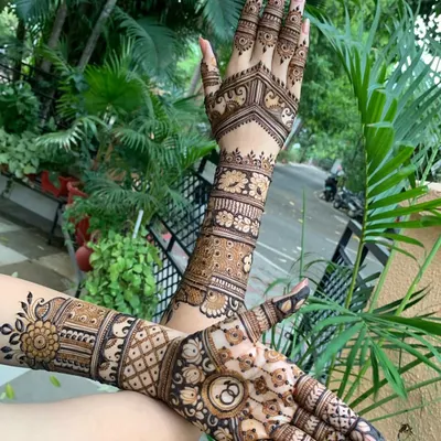 A perfect example of an engagement mehndi design. It's full and intricate, with personalized initials, but still allows for movement and comfort during the ceremony.