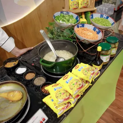 We offer exciting live food stations to elevate your party experience. Here, our chef prepares fresh Maggi with a variety of toppings for guests to choose from, filling the air with a delicious aroma.