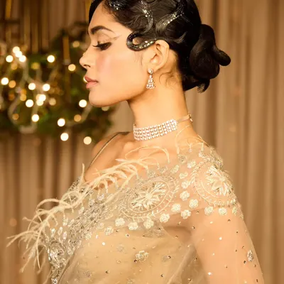 A side profile of a 1920s inspired vintage hairstyle for a cocktail look. I created structured finger waves and a low bun, adding a touch of glitter along the parting for a modern, glamorous twist.