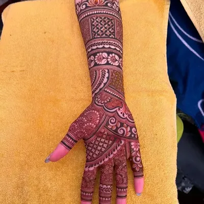 This photo shows the beautiful dark stain of a full-hand design. This is the rich color you can expect from my henna after it fully develops.
