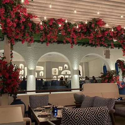 This restaurant installation features a ceiling covered in artificial bougainvillea, creating a memorable dining experience. Such statement pieces help businesses stand out and provide a beautiful backdrop that customers love.