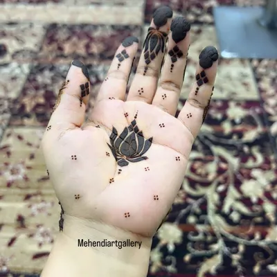 A simple yet elegant lotus motif in the center of the palm. This minimalist design is perfect for someone who wants a small but meaningful piece of henna art.