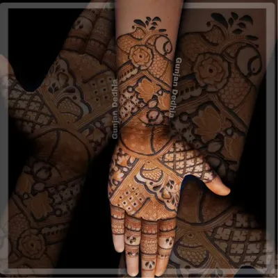 This is an example of a detailed Indian mehendi design that I created as a live demonstration for my students. It combines floral motifs, paisleys, and intricate check patterns, covering techniques like shading and filling that are fundamental to creating a rich, traditional look.