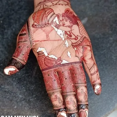 A portrait of Krishna as Makhan Chor for the festival of Janmashtami. I use fine lines and shading to bring these divine figures to life on the palm.