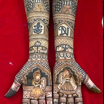 A perfect example of a custom story. This design includes bride and groom portraits, their initials, and a Ganesha motif for blessings, creating a truly personal piece of art for their wedding day.