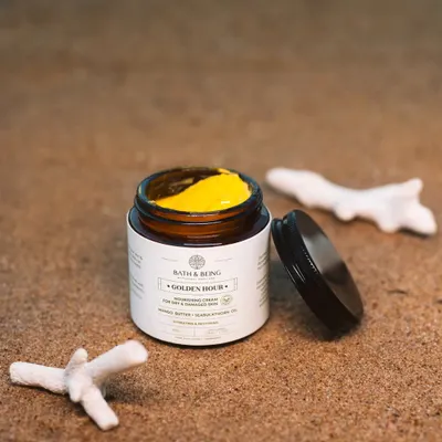 Our Golden Hour moisturizer is a true face and body hero for dry skin. It’s packed with mango butter, seabuckthorn, and rosehip oils to restore your natural radiance, with an earthy scent of patchouli and vetiver.