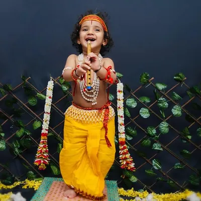This little one made the most adorable Krishna. His mom had this vision for a shoot before his Mundan ceremony, and I was so happy to help create this memory for them.