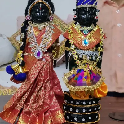 For Dussera, we offer a special "Pattada Bombe Alankara" workshop. Participants learn the art of dressing and decorating the traditional pair of dolls that are a centerpiece of the Navaratri celebrations.