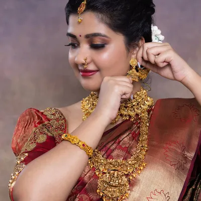 Student work by Anusha. This is a testament to the skills learned in my pro MUA course. Notice the flawless base, beautifully blended eyeshadow, and perfect lip color on the model.