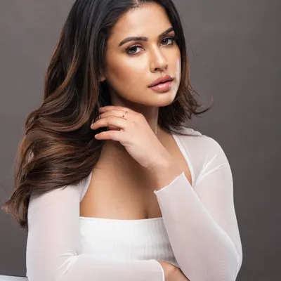 A professional studio shot of actress Sharmiela Mandre. I created a look with maximum glow and minimal makeup, focusing on luminous skin and soft definition.