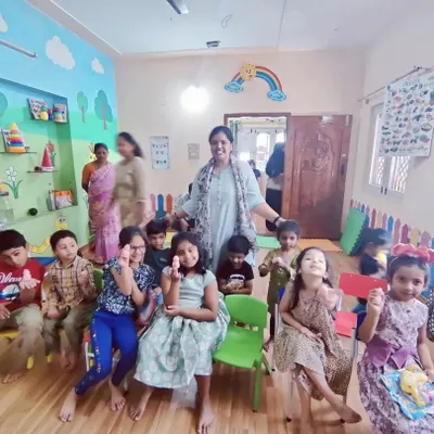 A snapshot from my Peppa Pig storytelling and clay modeling workshop. I love creating a lively classroom environment where kids can listen to a story and then immediately bring the characters to life with their own hands.