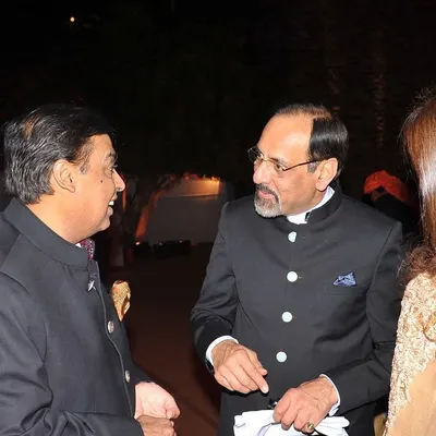 Our Director, Maher Dadha, in conversation with industrialist Mukesh Ambani at 'The Jodhpur Auction'. Our events bring together leaders from the worlds of entrepreneurship, art, and philanthropy.