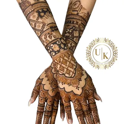 This is a full bridal-style mehandi with incredible detail. I've included architectural elements like India Gate and the London Eye, showing how we can blend different themes into a traditional Rajasthani design.