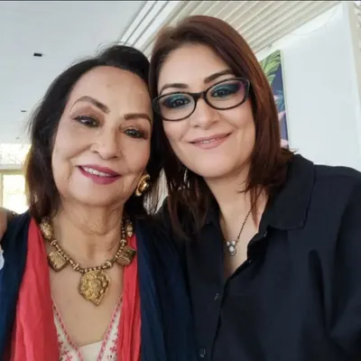 I believe beauty is timeless, and I specialize in creating elegant looks for mature skin. Here, I am with a lovely client for whom I created a soft, uplifting look that enhances her features without settling into fine lines. My focus is always on hydrating the skin and using techniques that result in a fresh, youthful glow.