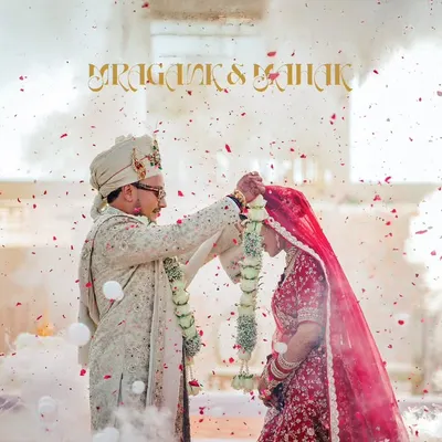 A dramatic and iconic Varmaala shot, with the couple enveloped in a cloud of smoke. We use creative techniques to make traditional moments feel cinematic and unforgettable.
