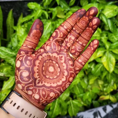 This photo was taken 12 hours after application and shows the gorgeous, deep red stain from my natural henna. The result is a rich and long-lasting color.