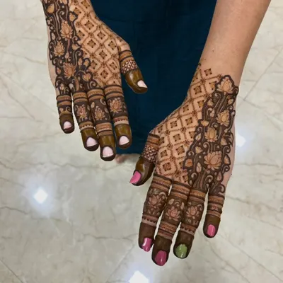 A classic design featuring a beautiful jaal (net) pattern combined with floral motifs, perfect for someone who loves traditional, non-figurative art.