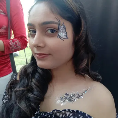 A popular combination: a sparkling silver butterfly on the eye paired with a delicate floral vine on the collarbone. This look is perfect for creating a cohesive and elegant statement.