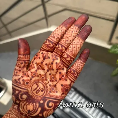A perfect example of the deep, mature henna stain on an engagement design. This is the final, rich color you can expect from my all-natural paste.