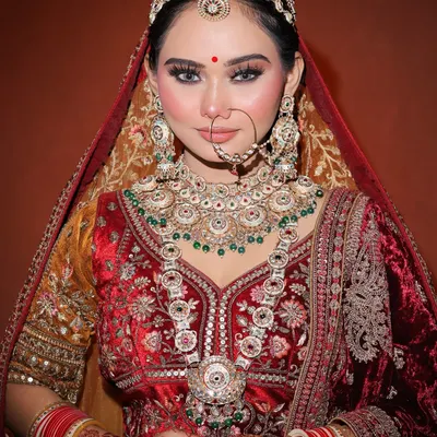 A classic North Indian bridal look created by our student. We focus on achieving that perfect, radiant glow with flawless skin and beautifully defined eyes. So proud of this work.