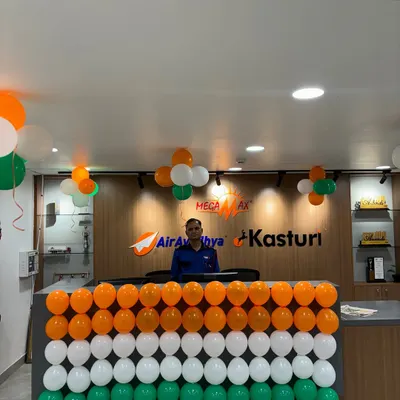 For this corporate reception desk, I created a balloon arrangement of the Indian flag for Independence Day. This, along with balloon bunches on the ceiling, instantly brought a patriotic feel to the office.
