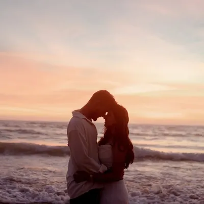 A perfect silhouette against a stunning Goan sunset. We live for these magical moments where love and nature come together in a single, breathtaking frame.