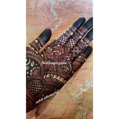 This is the gorgeous dark stain you can achieve with my natural henna paste. I never use chemicals, only pure henna powder and essential oils, and the result is this beautiful, deep color.