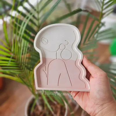 A beautiful shot of my lady trinket tray in a soft pink and white color block. The minimalist line art design makes it a very popular and aesthetic piece for any vanity or desk.
