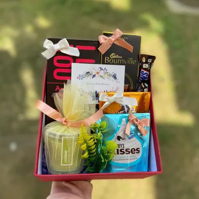 A simple yet elegant gift to congratulate a teammate. This box is filled with a selection of premium chocolates like Bournville and Hershey's Kisses, along with a scented jasmine candle, to celebrate a special achievement.