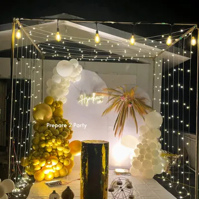 Our lighted cabana frame is perfect for creating an intimate and luxurious outdoor party. This terrace decoration uses a simple white and gold color palette, fairy lights, and a neon sign to build a sophisticated and magical atmosphere.