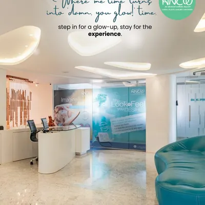 This is the welcoming and professional environment of my clinic. I designed the space to be modern, clean, and comfortable, ensuring your experience is as reassuring and positive as the results we achieve together.