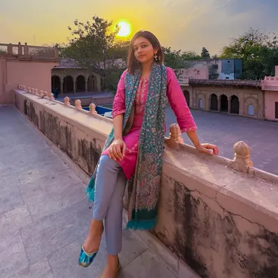 This isn't my regular fashion post! I discovered this hidden gem, the Raja Nahar Singh Palace, and had to capture the golden hour light. It's a reminder to explore the history around us and, of course, wear a beautiful outfit while doing it.