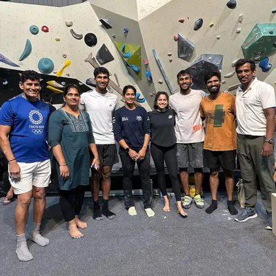It's all about climbing with your crew. We love seeing groups of friends, like this awesome bunch, come in to hang out, challenge themselves, and just have a great time together. Our space is perfect for any casual get-together.