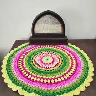 This colorful Viola mandala makes a beautiful centerpiece for a table. I used knitting cotton and a 3.5mm hook to create this piece, following a lovely free pattern.