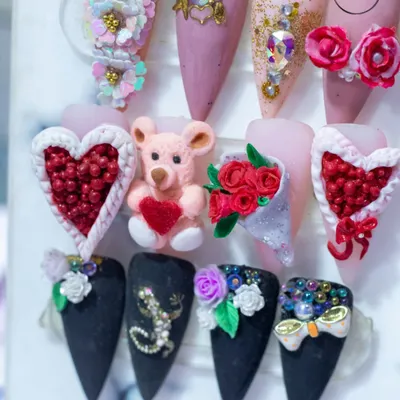 A showcase of my love for 3D art. Here you can see a variety of sculpted designs, including a fuzzy teddy bear, a bouquet of roses, and intricate heart patterns, all crafted by hand.