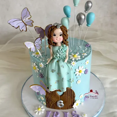 A beautiful cake for Iris turning 6! The dress on the hand-sculpted sugar figurine was designed to match her actual birthday dress.
