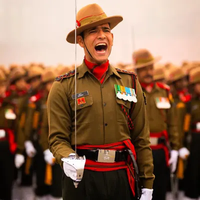 The intensity and discipline of our armed forces are truly inspiring. This close-up of a soldier during a parade rehearsal captures the powerful command and pride in his expression, a testament to his dedication.