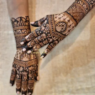 A perfect example of a back-hand sider design. This style is popular with guests as it leaves the palm free while showcasing beautiful art, featuring floral patterns and elephant motifs on the wrist.